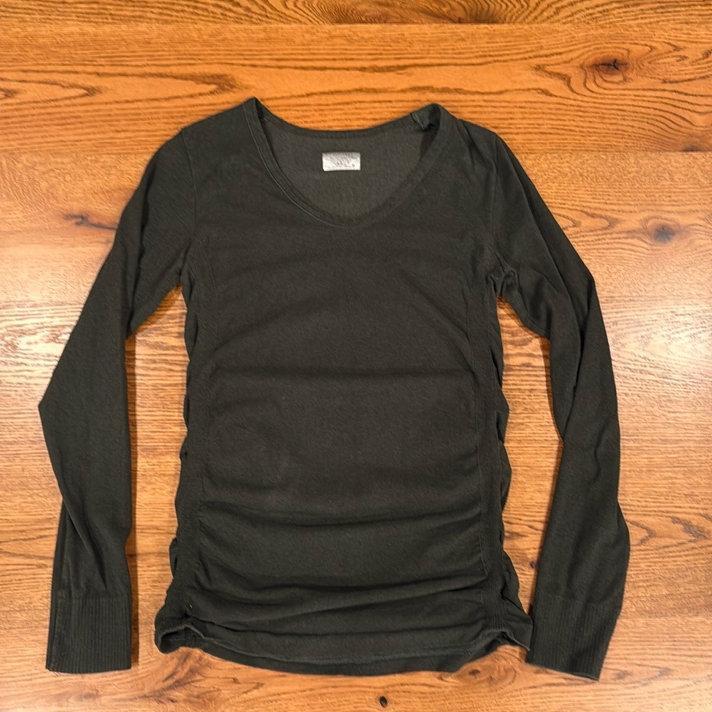 Athleta LS green medium top.
